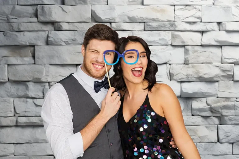 Fotobox-Hintergrund in moderner Steinoptik – neutral und vielseitig für jede Feier